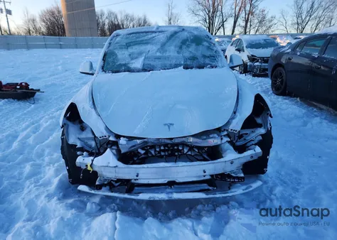 2022 Tesla Model Y z USA, uszkodzony, nr VIN 7SAYGDEE6NF357754